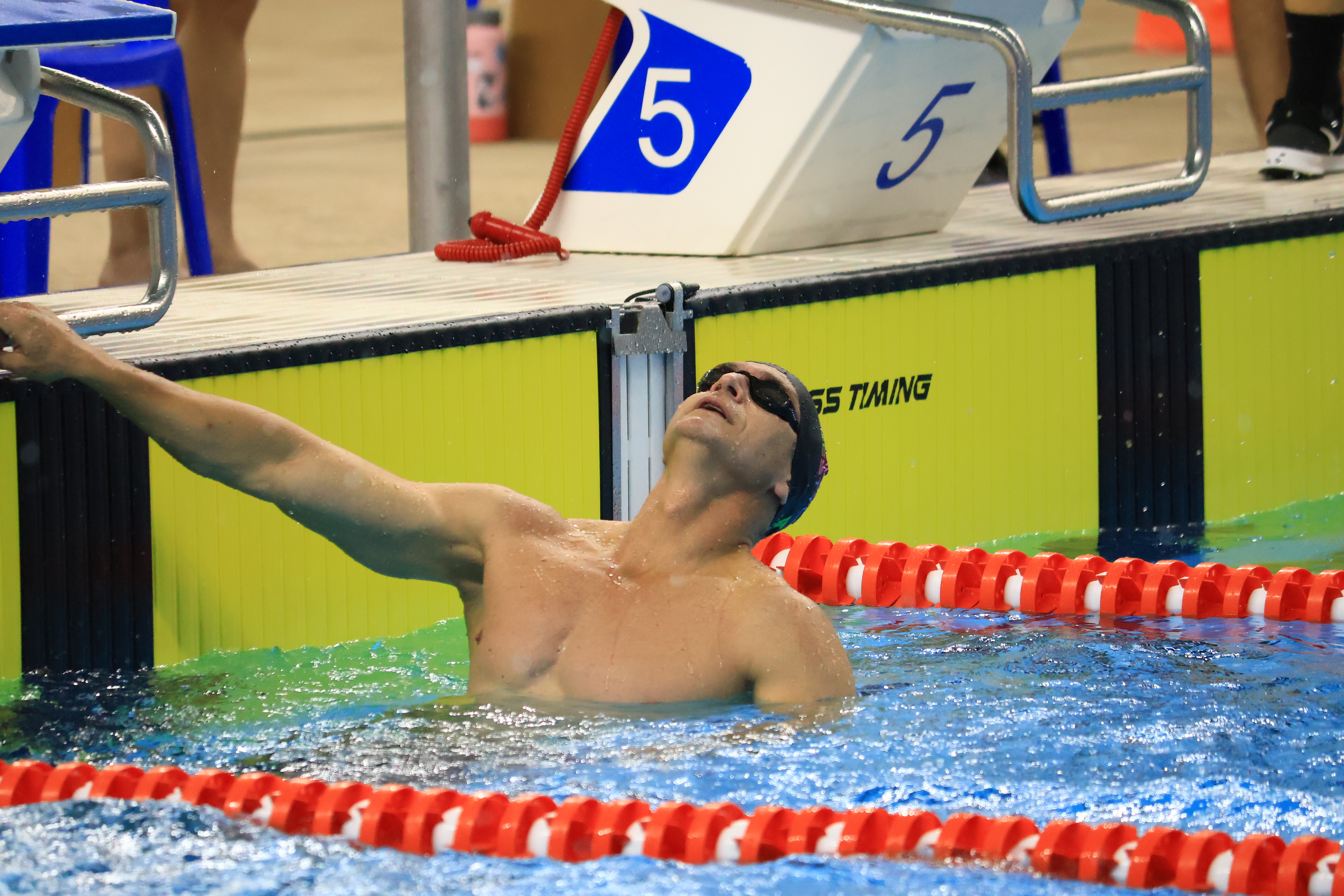 Diego Centurión en la piscina después de una competencia